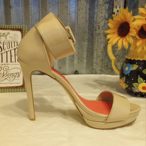 Penny Loves Kenny Heels - Picture 7 of 11